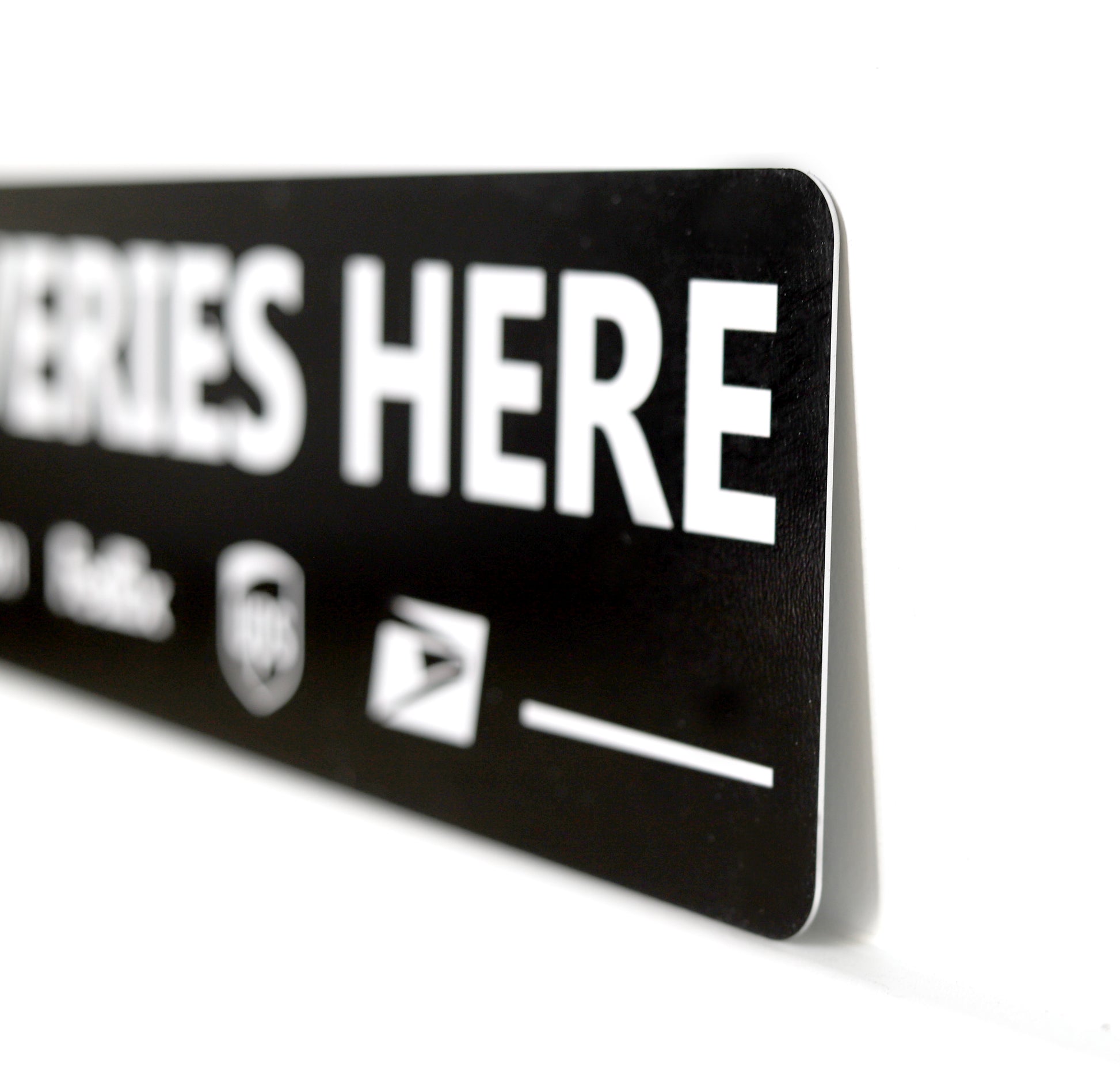 Black and white "Deliveries Here" | Metal Sign - The Sign Shoppe